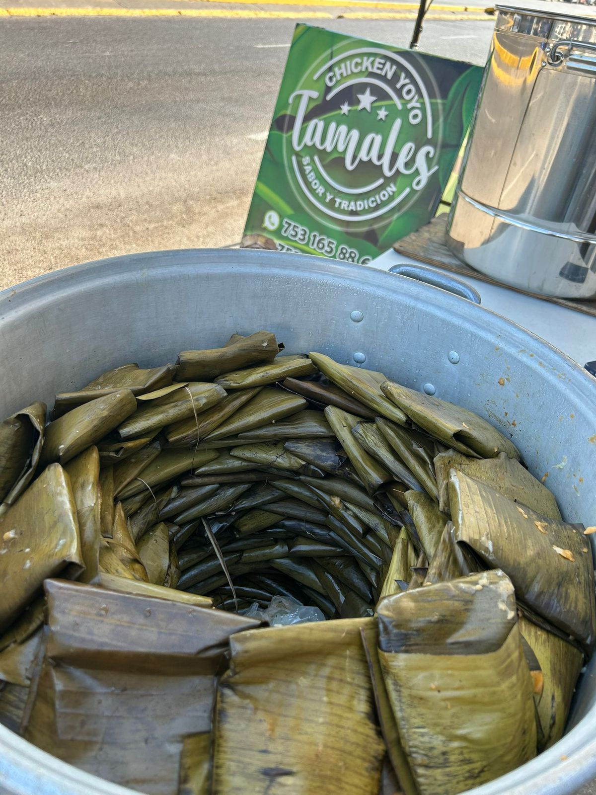 Chicken yoyo Tamales y atole